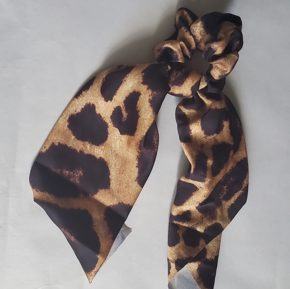 LEOPARD Hair Scrunchy - Picture 2 of 3